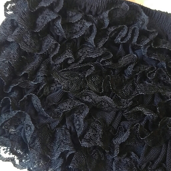 Black ruffled tight holder - Picture 3 of 5